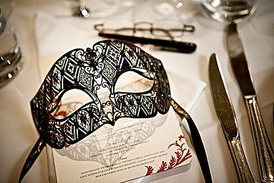 《战神：诸神黄昏》黑妹演员晒幕后照 笑容很灿烂